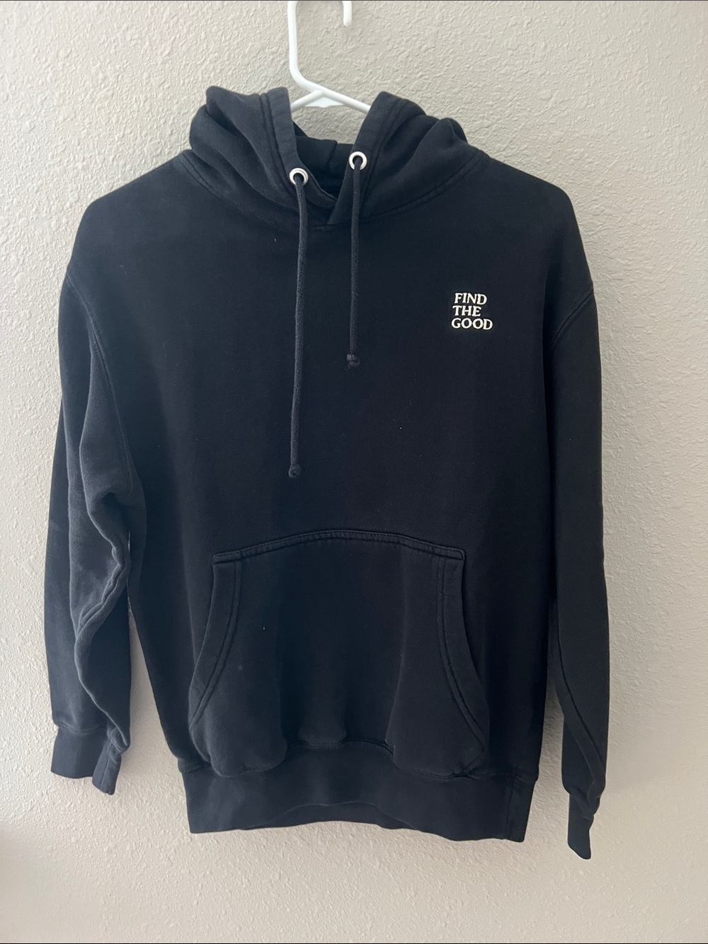 Find The Good mens Black Pullover Hoodie small